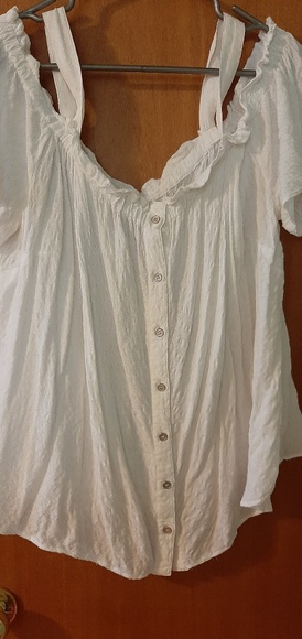 Tops - Picture 6 of 6